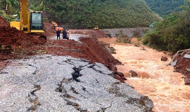 Chu dong duy tu, bao duong duong truoc dien bien phuc tap cua mua lu - Hinh anh 2