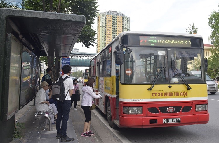 Xe buyt Ha Noi: Phat huy noi luc, khang dinh vi the - Hinh anh 1