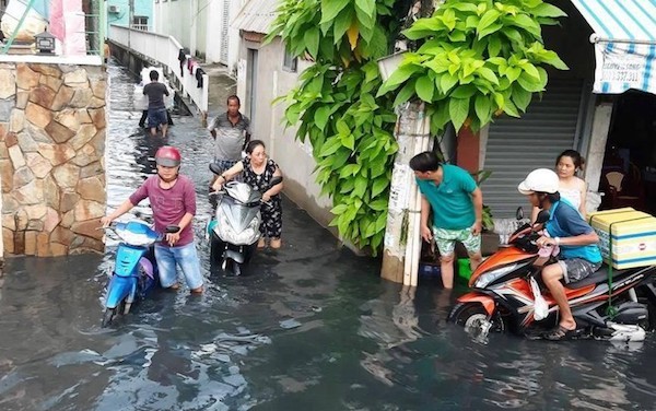 TP Ho Chi Minh: Du an Cai thien moi truong nuoc bi phan anh lam hu hong duong - Hinh anh 1