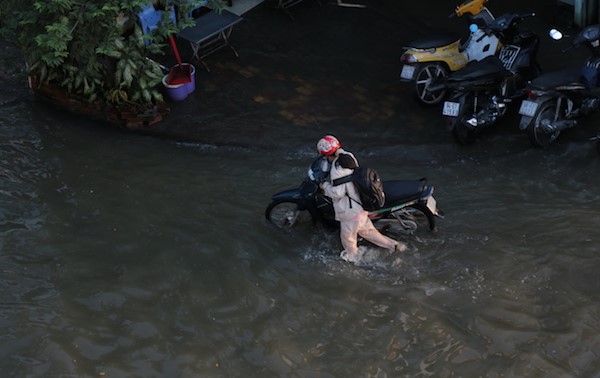 TP Ho Chi Minh: Nguoi dan vat va vi trieu cuong dat dinh hon 1,7m - Hinh anh 8