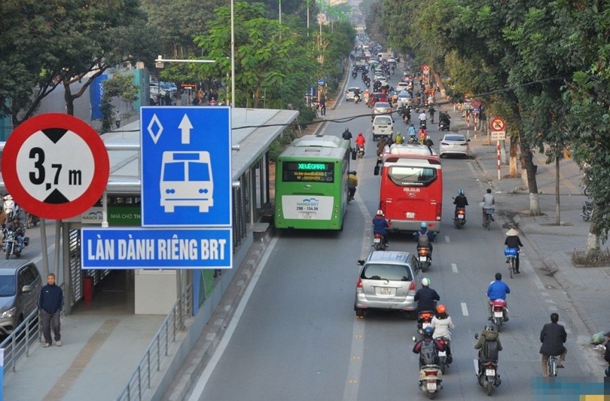 Ha Noi: De xuat to chuc 10 lan duong uu tien cho xe buyt trong 10 nam toi - Hinh anh 1