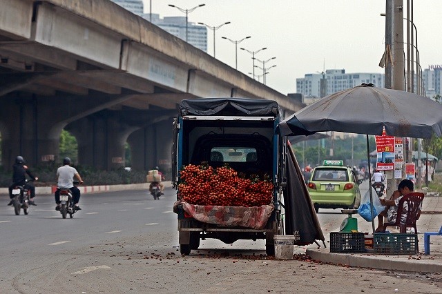 Khi xe tai ban hang rong tran pho - Hinh anh 1