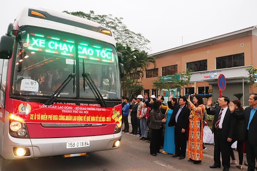 Ha Noi: To chuc xe o to mien phi dua cong nhan lao dong ve que don Tet Nguyen dan Tan Suu - Hinh anh 1