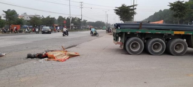 Va cham voi xe dau keo, mot nguoi thuong vong - Hinh anh 1