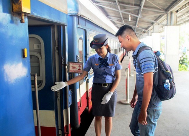 Duong sat tang chuyen phuc vu Tet Duong lich 2021 - Hinh anh 1