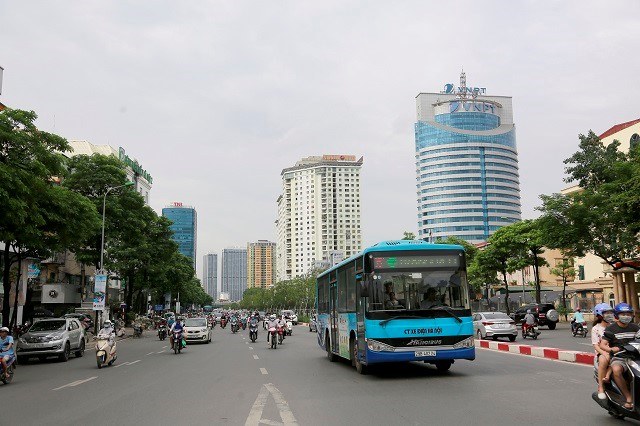 Thuc hu viec hang chuc tuyen buyt bi no tien tro gia - Hinh anh 1