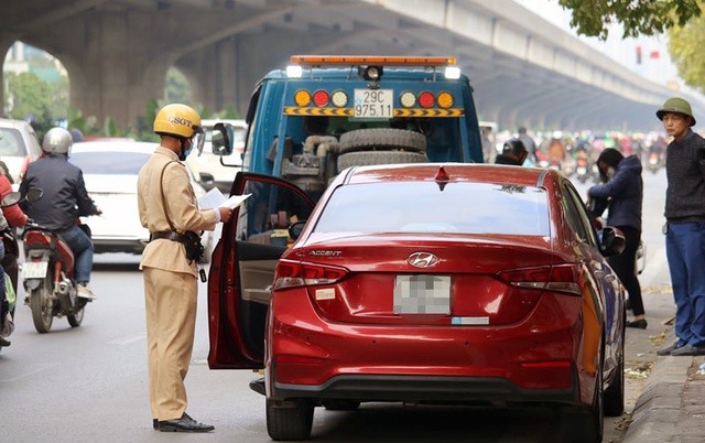 Ha Noi: Dan thong bao phat nguoi voi o to vi pham loi dung, do tu 15/12 - Hinh anh 1