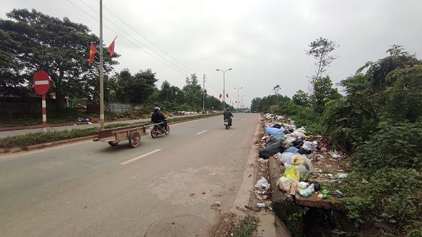 Ha Tinh: Hanh lang duong mon Ho Chi Minh dang tro thanh bai rac - Hinh anh 10