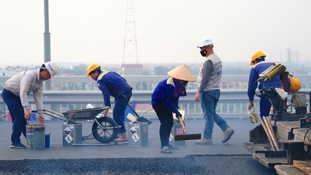 [Anh] Cau Thang Long hoan thanh tham me be tong nhua cuoi cung de “ve dich” som - Hinh anh 8