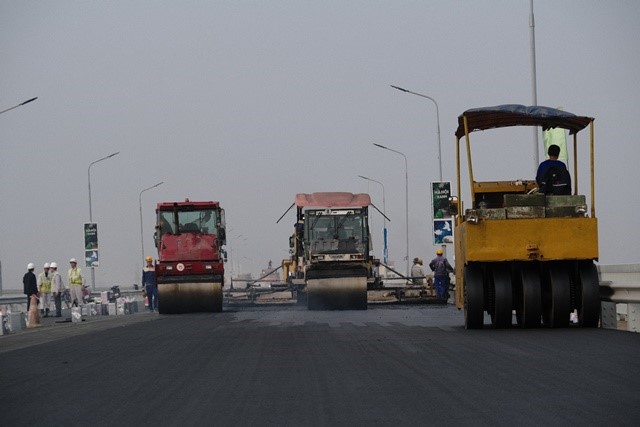 [Anh] Cau Thang Long hoan thanh tham me be tong nhua cuoi cung de “ve dich” som - Hinh anh 10