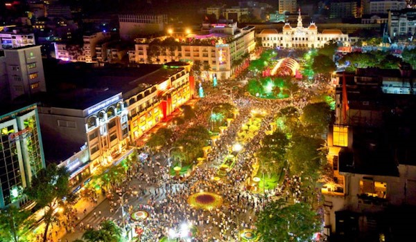 TP Ho Chi Minh: Cam xe luu thong tren nhieu tuyen duong de phuc vu ban phao hoa mung nam moi 2021 - Hinh anh 1