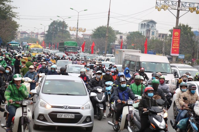 Nguoi dan un un do ve Ha Noi sau ky nghi Tet Duong lich - Hinh anh 2