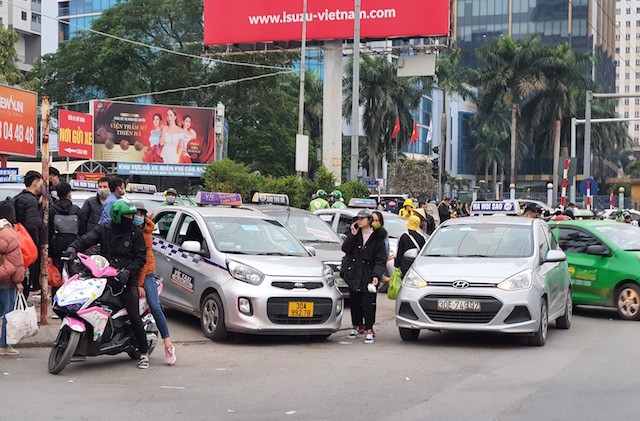 Nguoi dan un un do ve Ha Noi sau ky nghi Tet Duong lich - Hinh anh 6