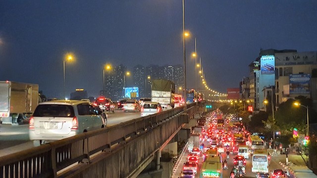 Nguoi dan un un do ve Ha Noi sau ky nghi Tet Duong lich - Hinh anh 4