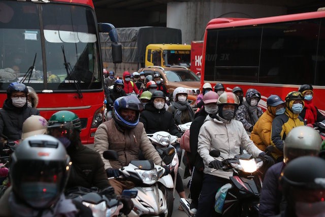 Nguoi dan un un do ve Ha Noi sau ky nghi Tet Duong lich - Hinh anh 5