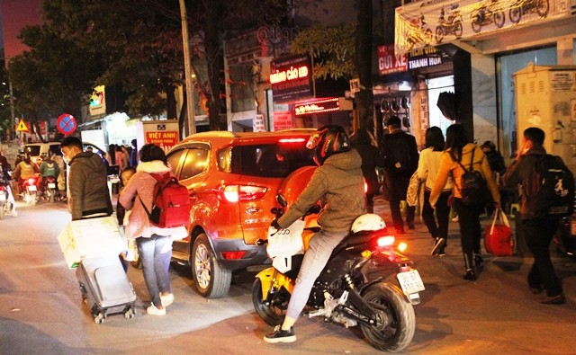 Nguoi dan un un do ve Ha Noi sau ky nghi Tet Duong lich - Hinh anh 15