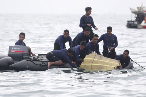 Indonesia huy dong gan 4.000 nguoi tham gia cuu ho vu may bay roi - Hinh anh 1