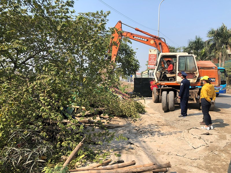 Huyen Ba Vi ra quan trien khai dot cao diem dam bao trat tu, an toan giao thong phuc vu Tet - Hinh anh 8