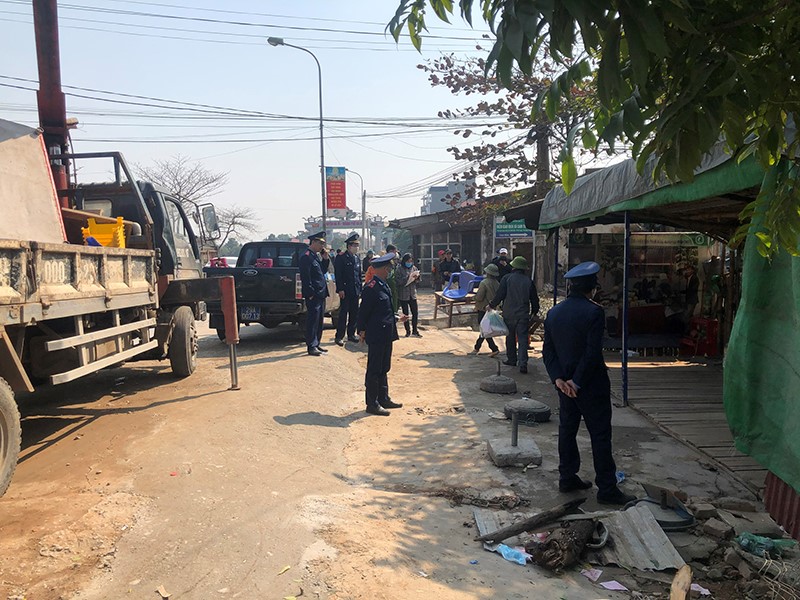 Huyen Ba Vi ra quan trien khai dot cao diem dam bao trat tu, an toan giao thong phuc vu Tet - Hinh anh 7