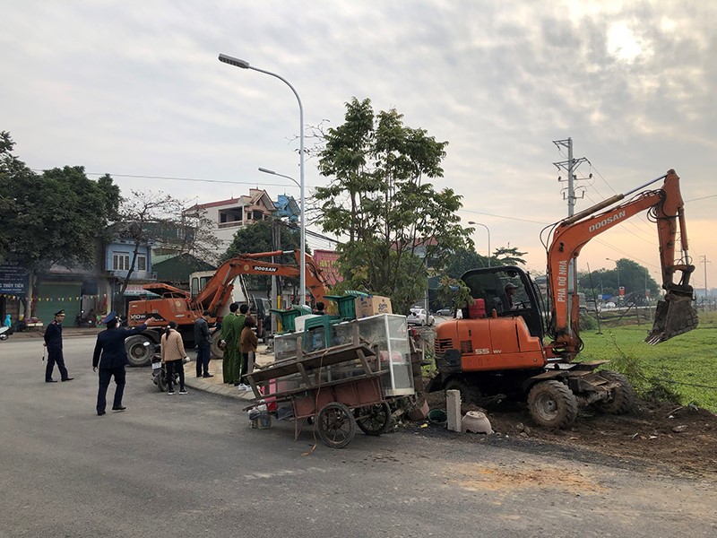 Huyen Ba Vi ra quan trien khai dot cao diem dam bao trat tu, an toan giao thong phuc vu Tet - Hinh anh 1