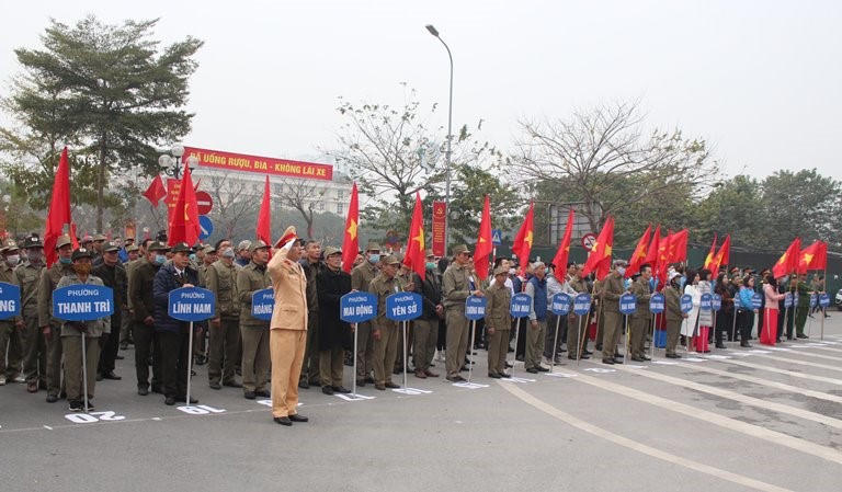 Quan Hoang Mai ra quan dot cao diem dam bao trat tu, an toan giao thong dip Tet Nguyen dan - Hinh anh 2