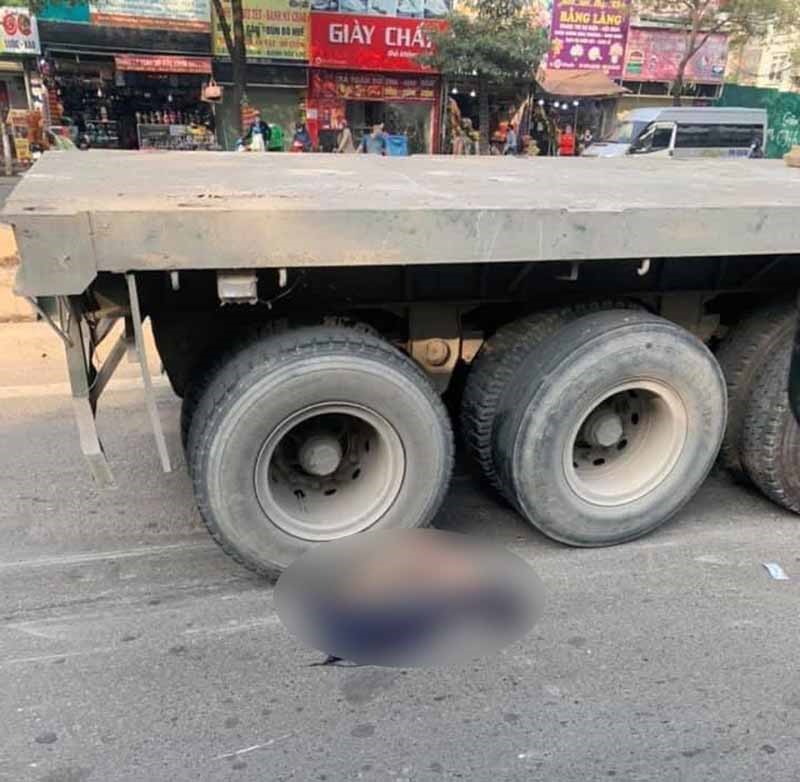 Ha Noi: Va quet voi xe container di cung chieu, 1 thanh nien tu vong - Hinh anh 1