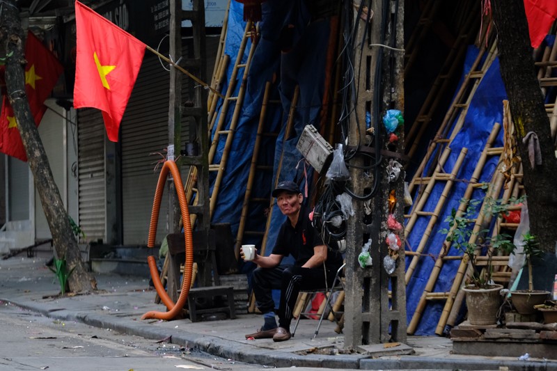 Duong pho Ha Noi thanh binh, sau lang trong som mung 1 Tet Tan Suu - Hinh anh 9