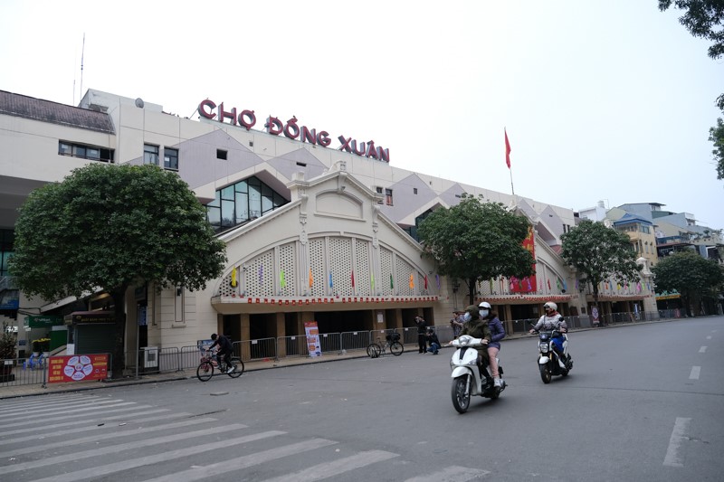 Duong pho Ha Noi thanh binh, sau lang trong som mung 1 Tet Tan Suu - Hinh anh 7