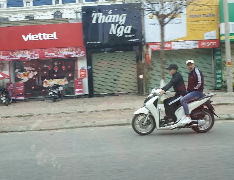 Ngoai thanh Ha Noi: Nguoi dan no nuc du Xuan 