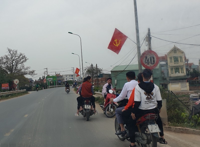 Ngoai thanh Ha Noi: Nguoi dan no nuc du Xuan 