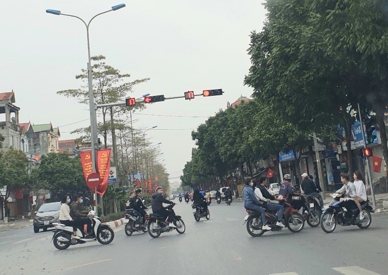 Ngoai thanh Ha Noi: Nguoi dan no nuc du Xuan 