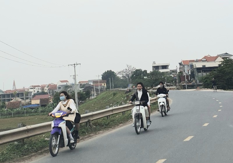 Ngoai thanh Ha Noi: Nguoi dan no nuc du Xuan 