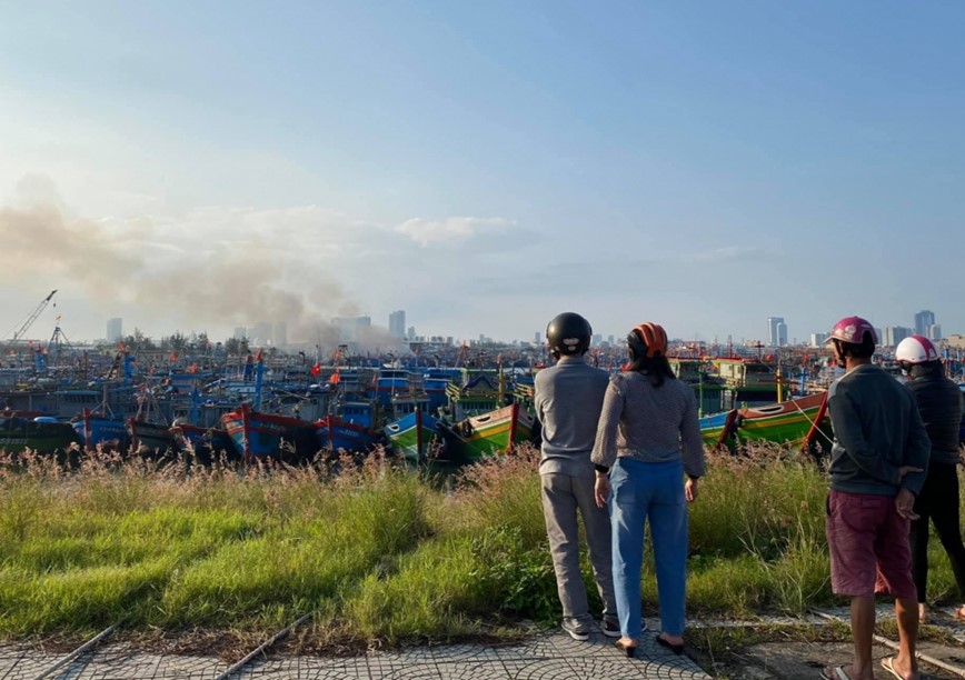 Da Nang: Chay o au thuyen Tho Quang, 3 tau bi thiet hai nang - Hinh anh 1