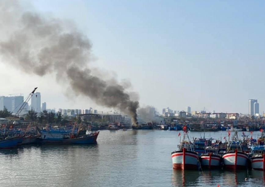 Da Nang: Chay o au thuyen Tho Quang, 3 tau bi thiet hai nang - Hinh anh 2