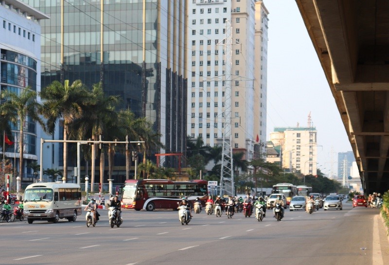 Chieu mung 3 Tet Tan Suu, nhieu phuong tien giao thong do ve Ha Noi - Hinh anh 4