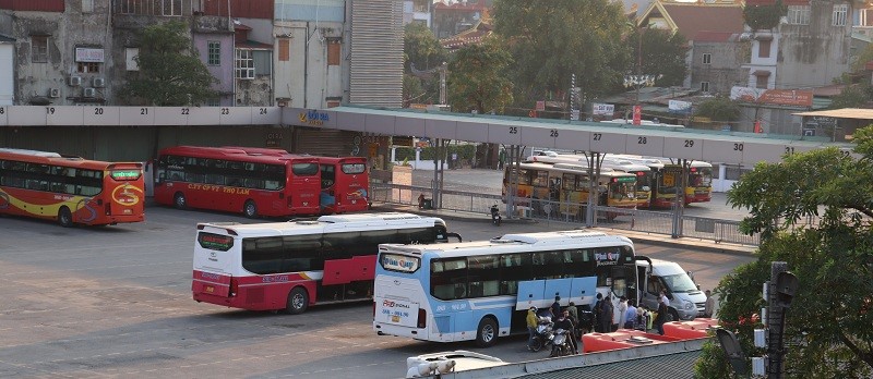 Chieu mung 3 Tet Tan Suu, nhieu phuong tien giao thong do ve Ha Noi - Hinh anh 6