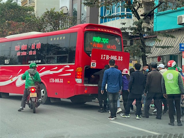 Ha Noi: Duong pho nhon nhip tro lai, cua ngo un u nhe - Hinh anh 18