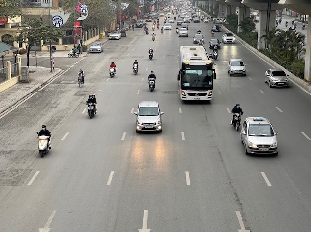 Ha Noi: Duong pho nhon nhip tro lai, cua ngo un u nhe - Hinh anh 11