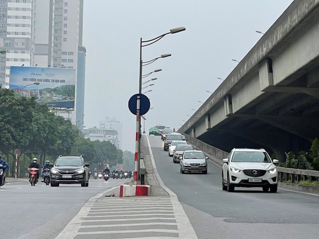 Ha Noi: Duong pho nhon nhip tro lai, cua ngo un u nhe - Hinh anh 3