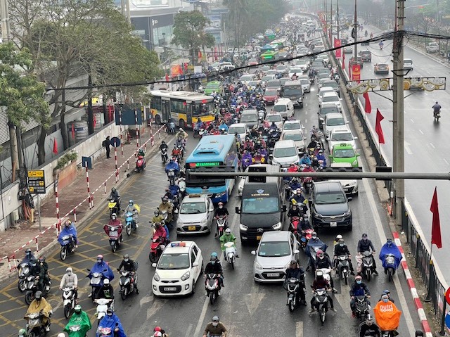 Ha Noi: Duong pho nhon nhip tro lai, cua ngo un u nhe - Hinh anh 4