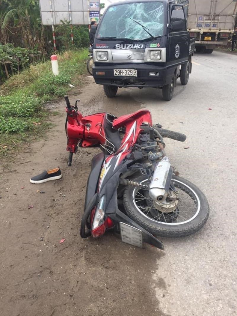 Ha Noi: Phong nhanh, mot hoc sinh dam truc dien xe tai - Hinh anh 1