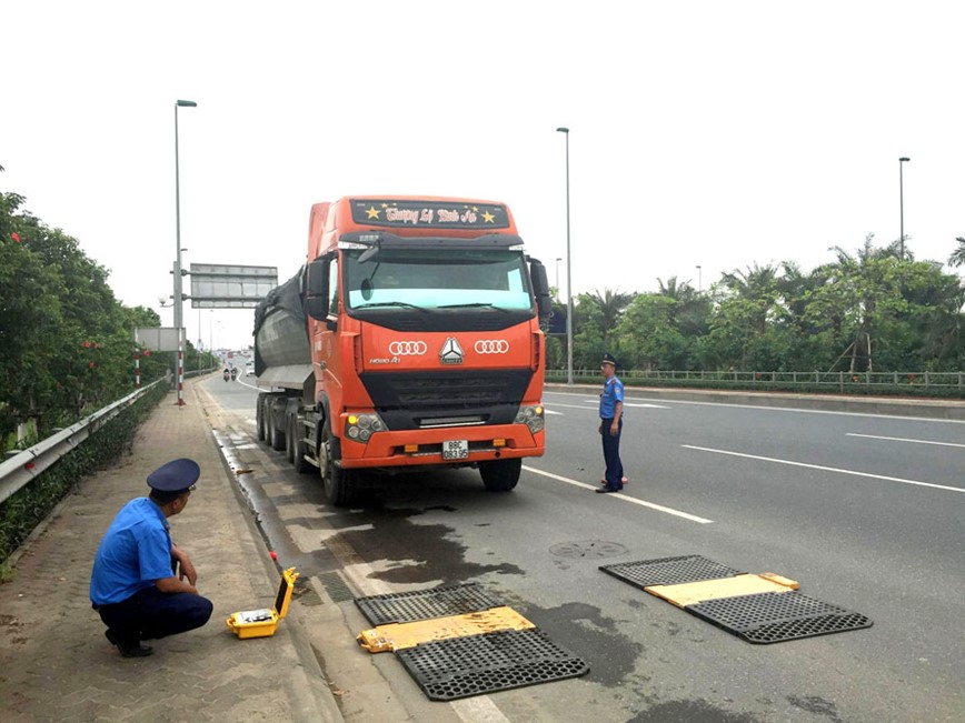 Ha Noi cho phep xe tai tren 10 tan hoat dong theo gio co dinh tai nhung tuyen pho cam nao? - Hinh anh 1