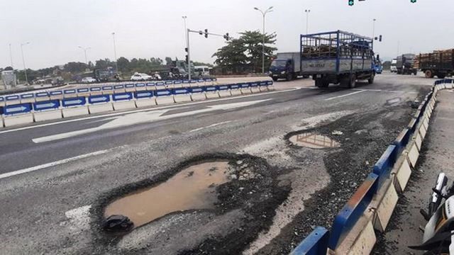 Cao toc Da Nang – Quang Ngai lai hong, phai lap To giam dinh de sua chua duong - Hinh anh 1