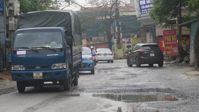 Du an cai tao tinh lo 427 qua huyen Thanh Oai: Van con nhieu bat cap - Hinh anh 1