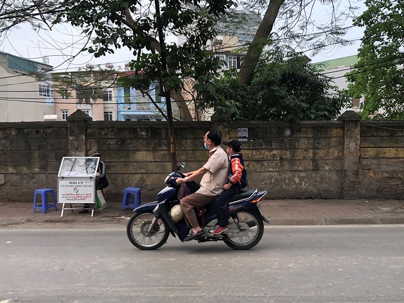 Ha Noi: Gia tang tinh trang nguoi tham gia giao thong khong doi mu bao hiem - Hinh anh 5