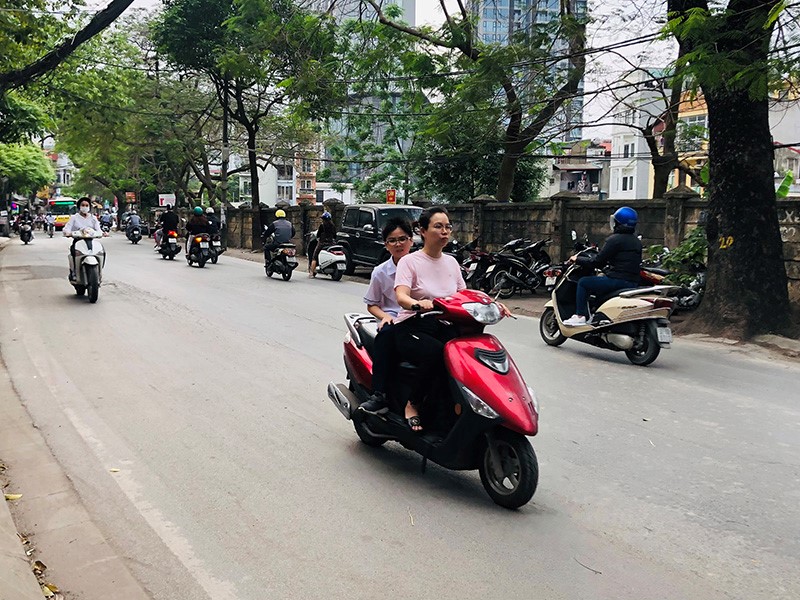 Ha Noi: Gia tang tinh trang nguoi tham gia giao thong khong doi mu bao hiem - Hinh anh 7