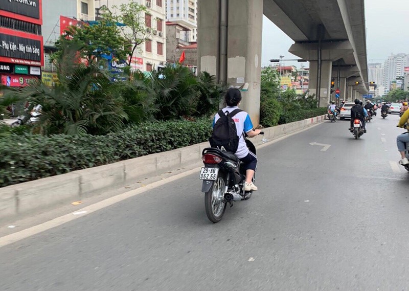 Ha Noi: Gia tang tinh trang nguoi tham gia giao thong khong doi mu bao hiem - Hinh anh 8