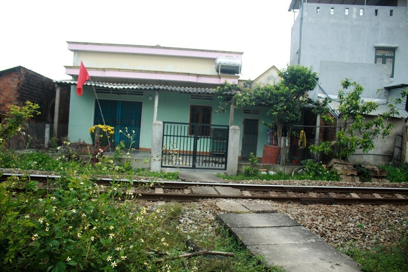 Quang Ngai: Bang qua duong sat o loi di tu mo, mot nguoi tu vong - Hinh anh 1