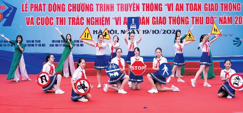 Van hoa giao thong: Van dong toan dan tham gia tuyen truyen - Hinh anh 1