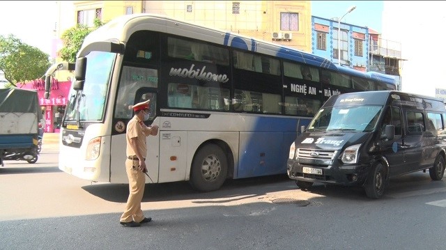 Ha Noi: CSGT huy dong toi da quan so dam bao an toan giao thong trong dip nghi le 30/4-1/5 - Hinh anh 3